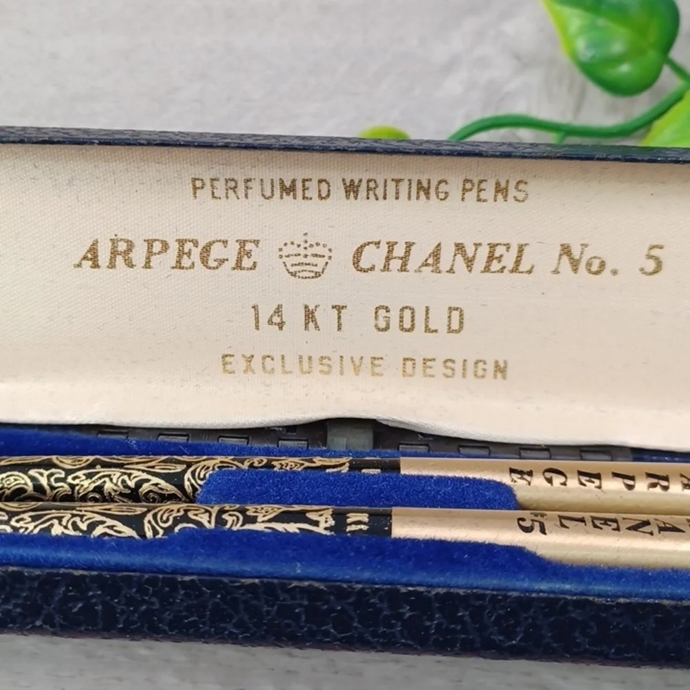 Vintage Perfumed Writing Pens In Case - Picture 9 of 9